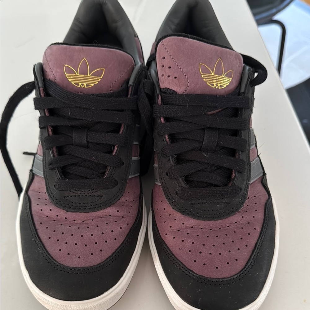 Adidas Black and purple eggplant 🍆 TYSHAWN Sneakers men’s 8 woman’s 10 NWOT